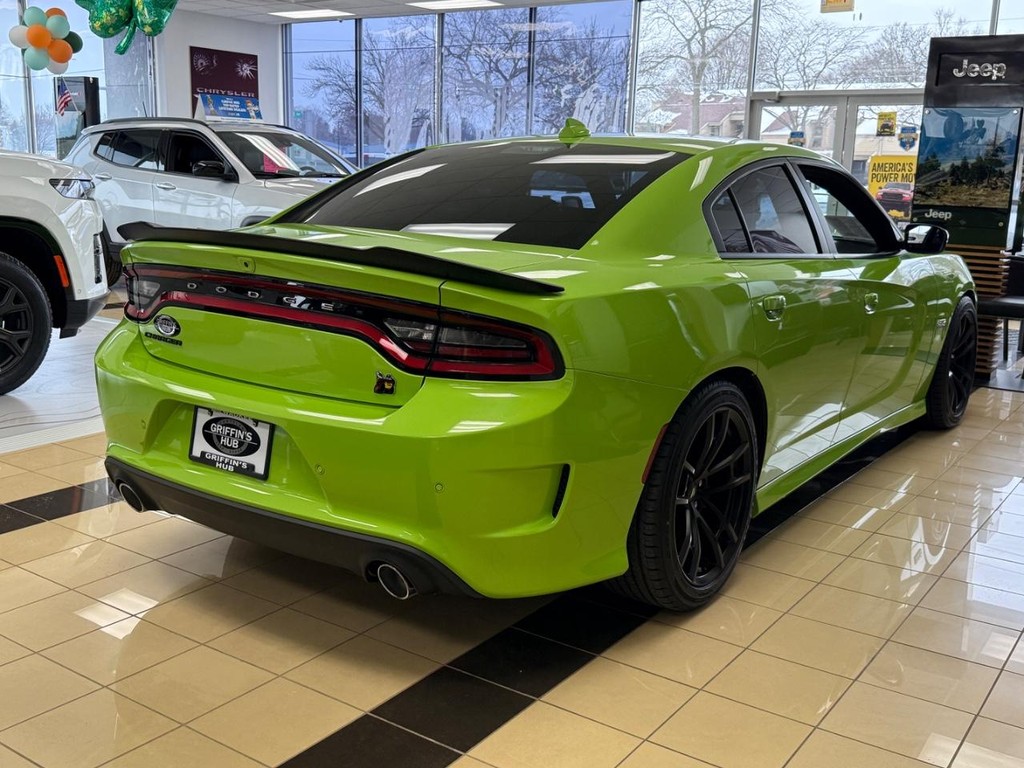 Dodge Charger Vehicle Full-screen Gallery Image 04