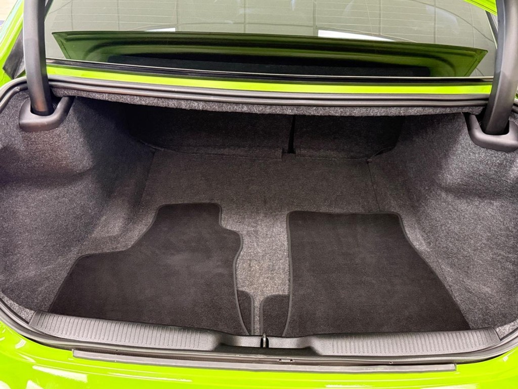 Dodge Charger Vehicle Full-screen Gallery Image 05