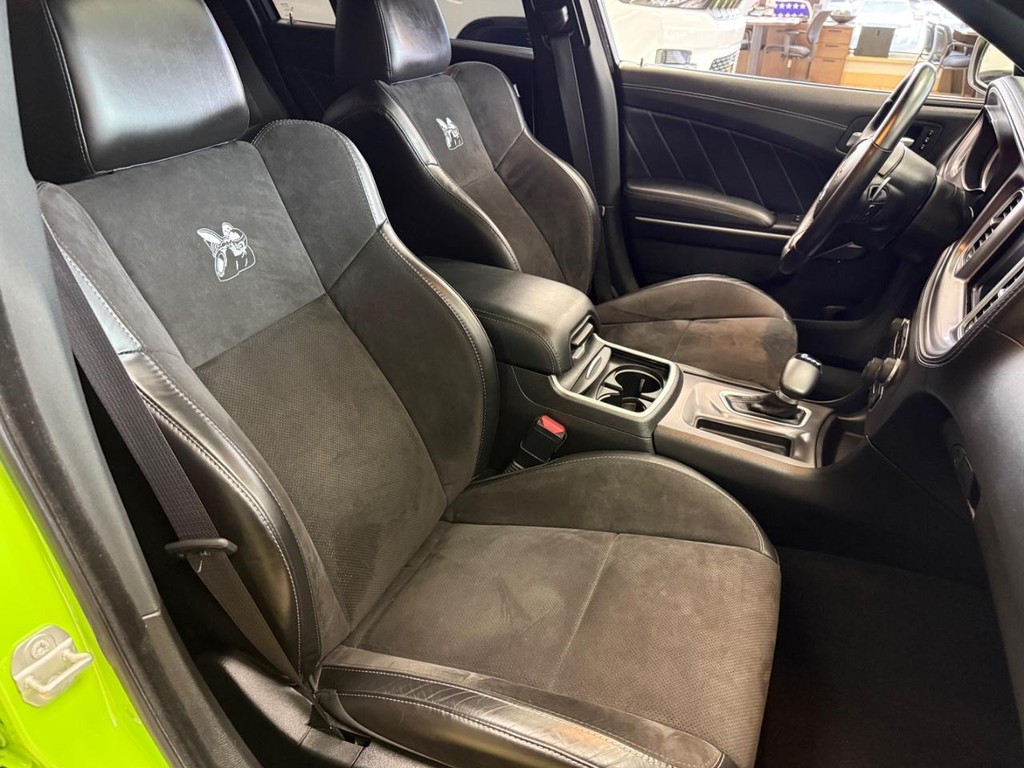 Dodge Charger Vehicle Full-screen Gallery Image 06