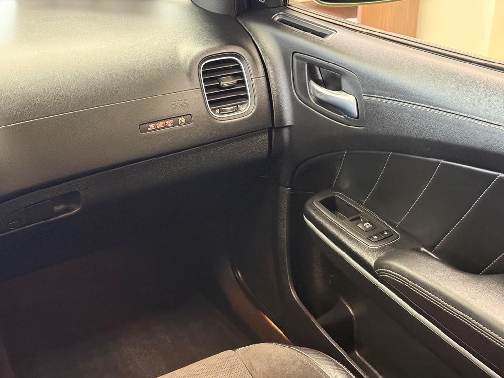 Dodge Charger Vehicle Full-screen Gallery Image 12