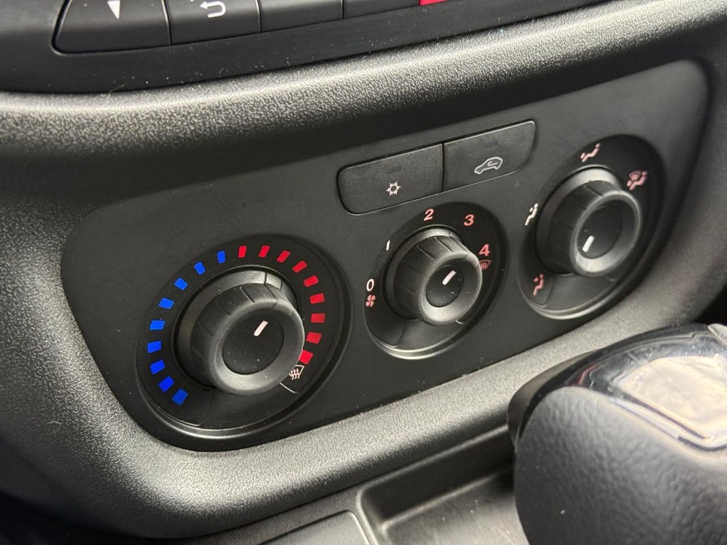 Ram ProMaster City Cargo Van Vehicle Full-screen Gallery Image 17