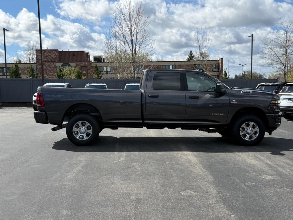 Ram 2500 Vehicle Full-screen Gallery Image 02