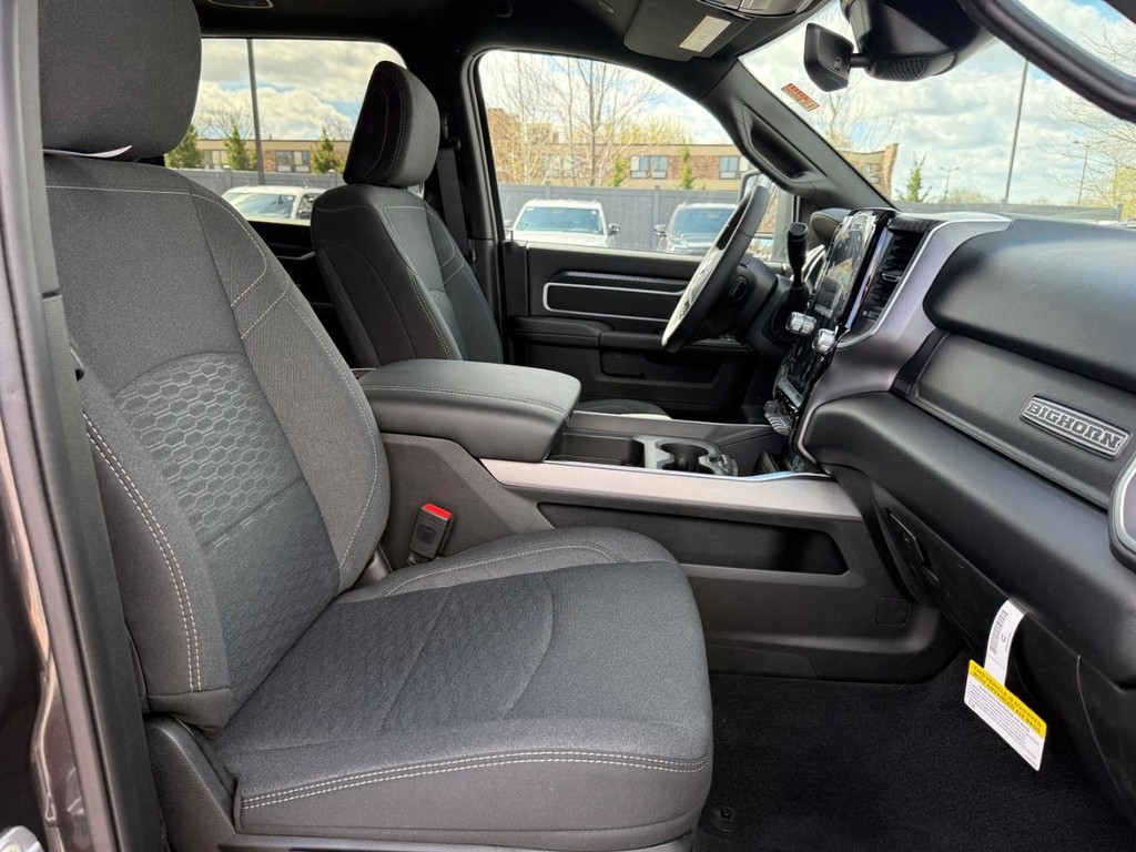 Ram 2500 Vehicle Full-screen Gallery Image 04