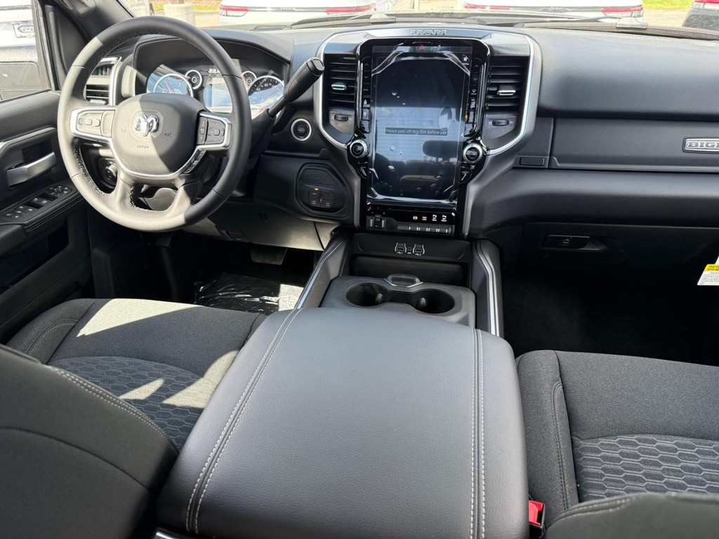 Ram 2500 Vehicle Full-screen Gallery Image 05