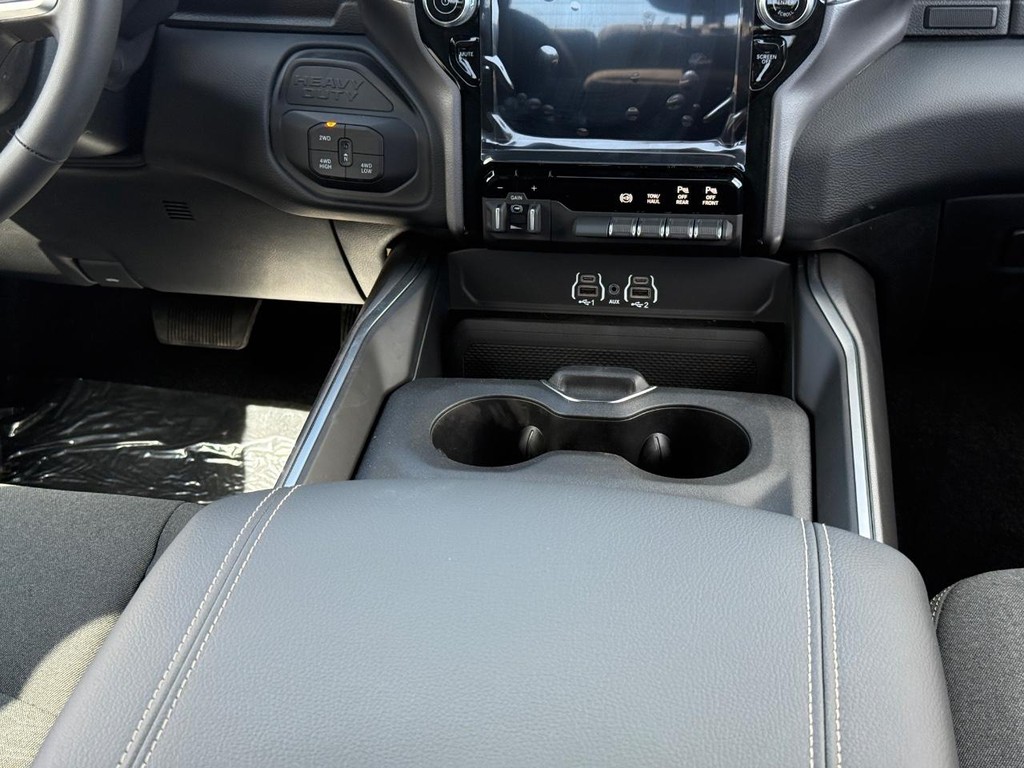 Ram 2500 Vehicle Full-screen Gallery Image 07