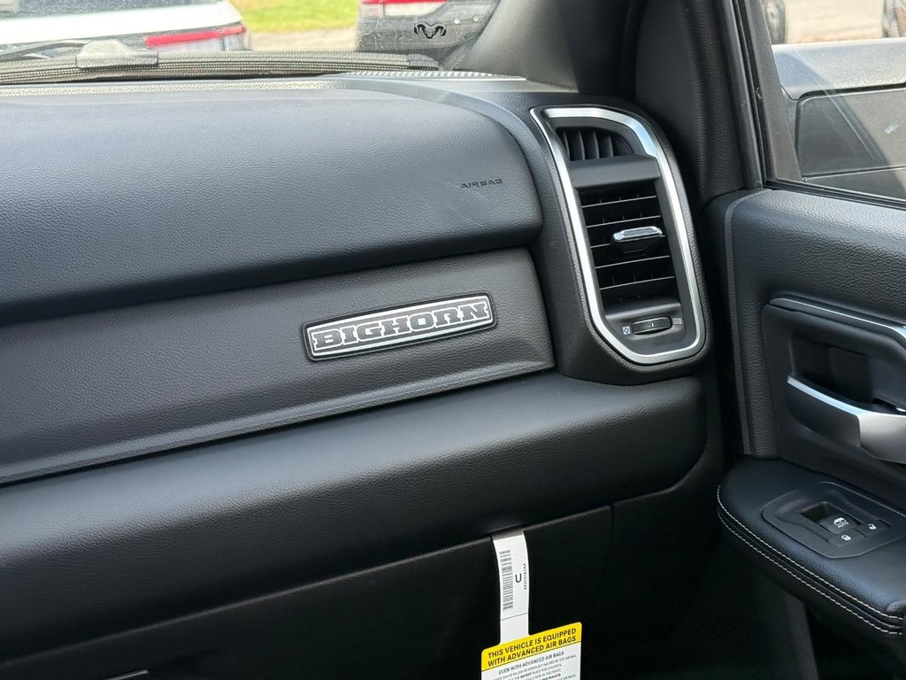 Ram 2500 Vehicle Full-screen Gallery Image 09