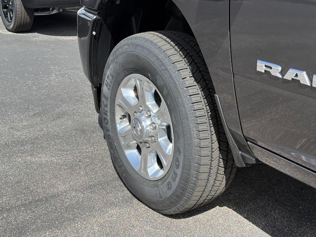 Ram 2500 Vehicle Full-screen Gallery Image 11