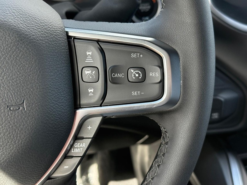 Ram 2500 Vehicle Full-screen Gallery Image 13