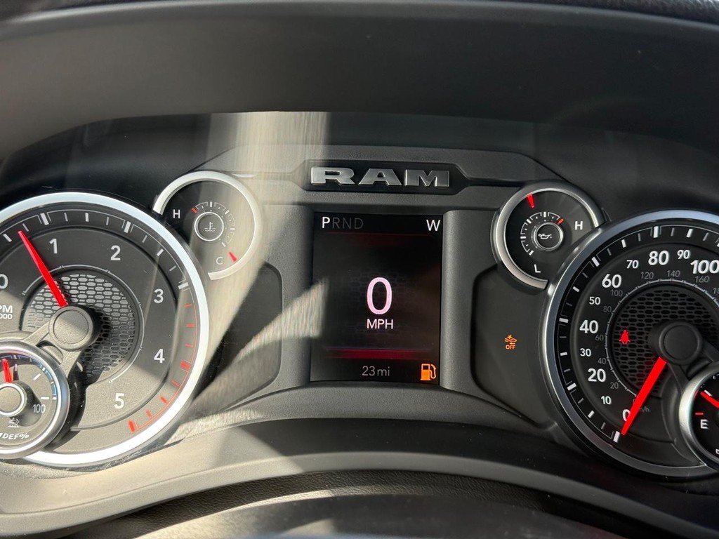 Ram 2500 Vehicle Full-screen Gallery Image 14