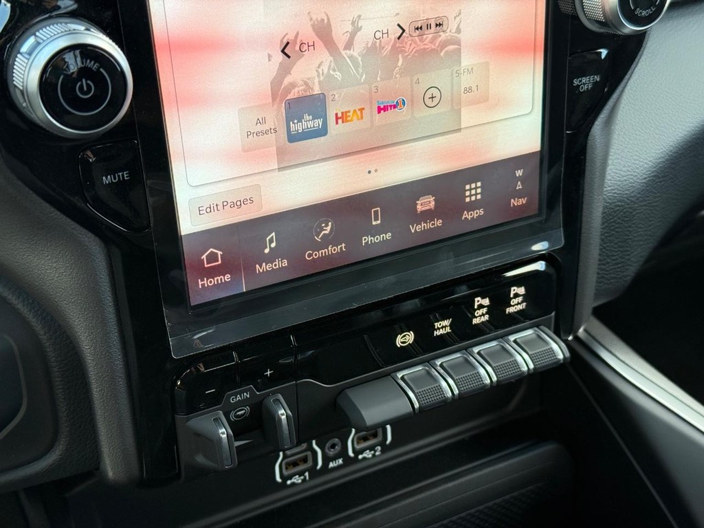 Ram 2500 Vehicle Full-screen Gallery Image 17