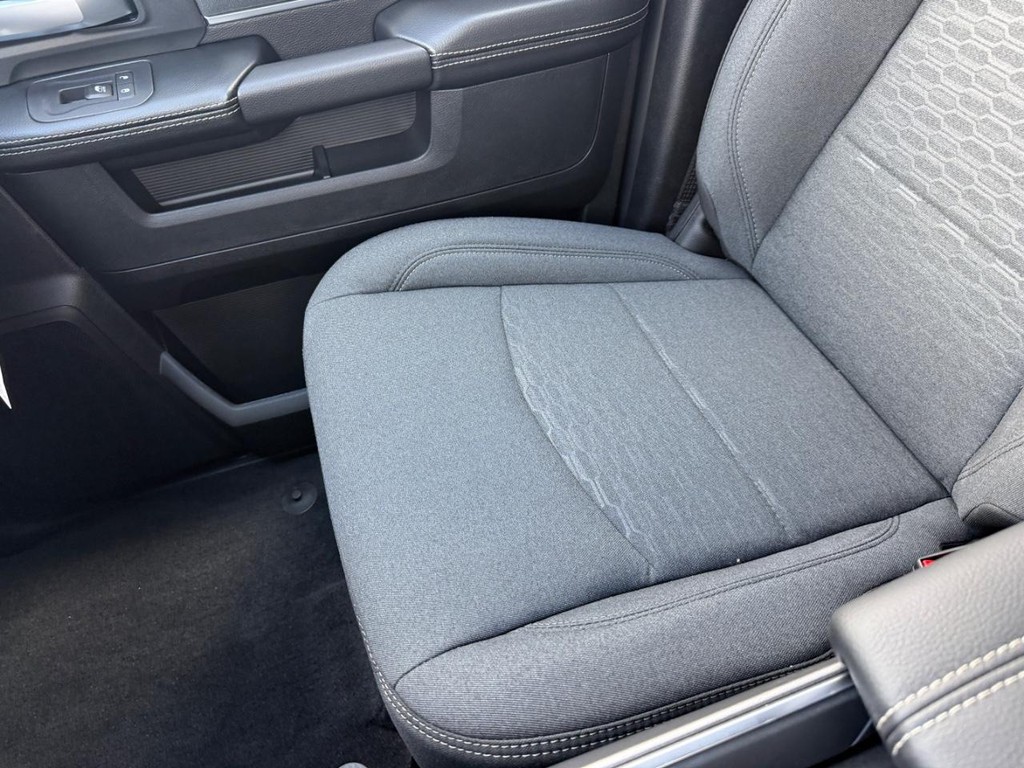 Ram 2500 Vehicle Full-screen Gallery Image 18