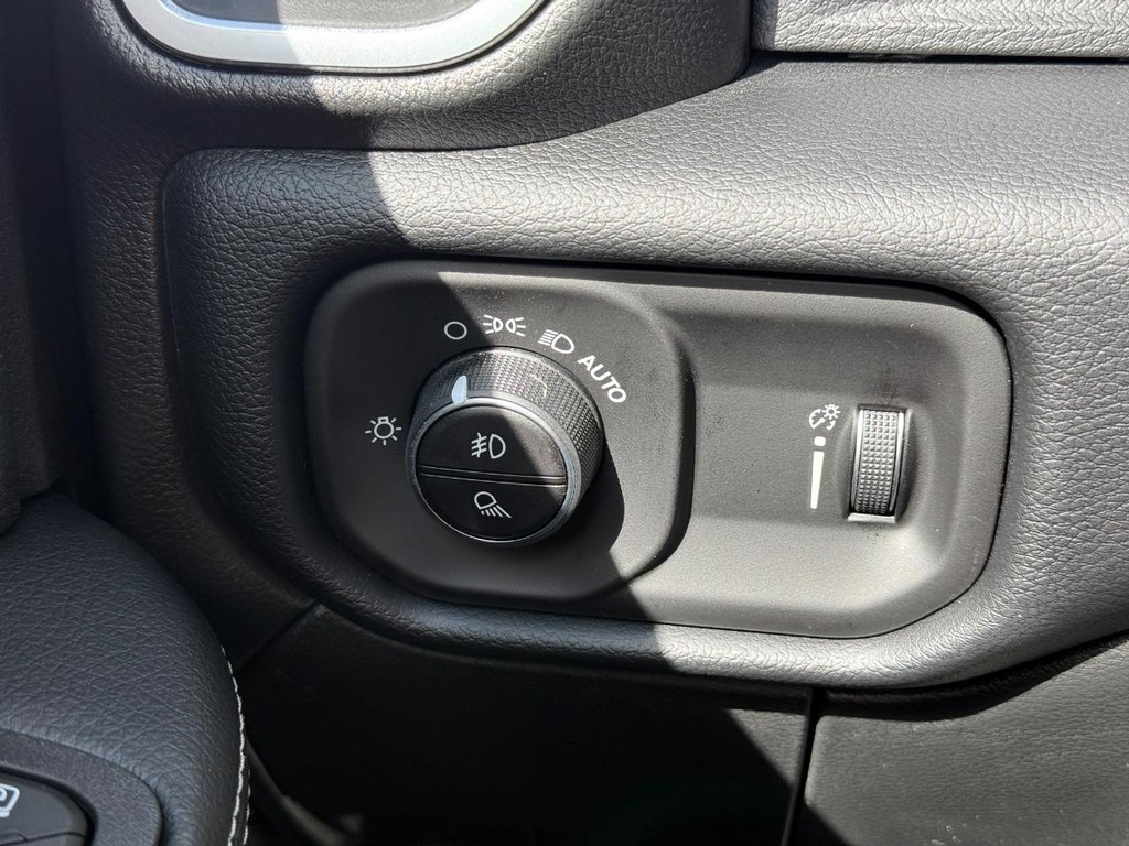 Ram 2500 Vehicle Full-screen Gallery Image 19