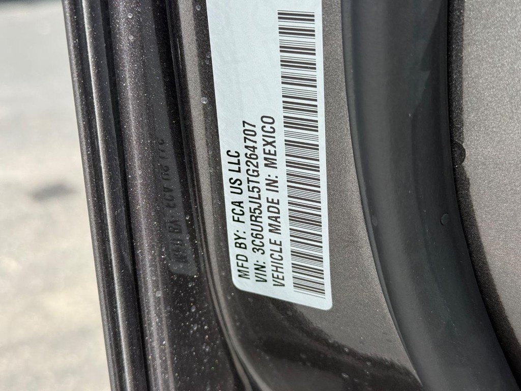 Ram 2500 Vehicle Full-screen Gallery Image 20