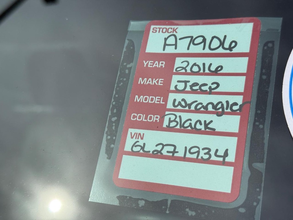 Jeep Wrangler Vehicle Full-screen Gallery Image 05