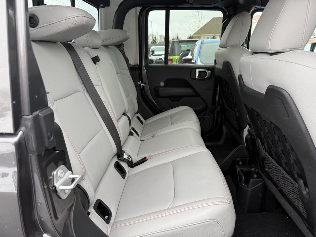 Jeep Gladiator Vehicle Full-screen Gallery Image 06