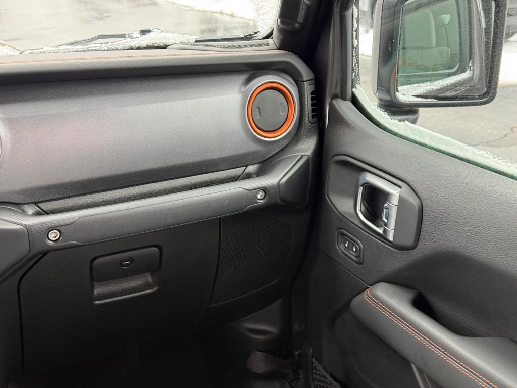 Jeep Gladiator Vehicle Full-screen Gallery Image 13