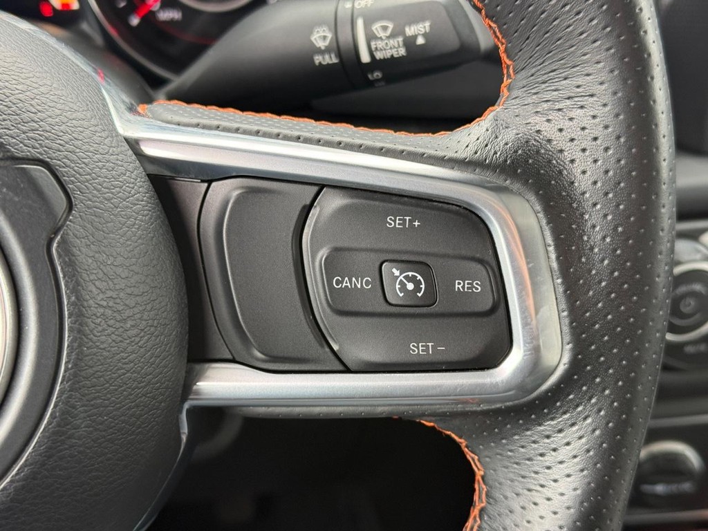 Jeep Gladiator Vehicle Full-screen Gallery Image 16