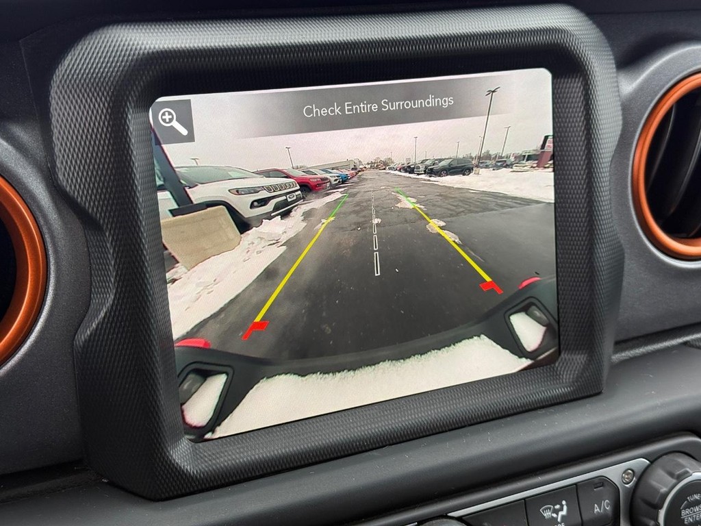 Jeep Gladiator Vehicle Full-screen Gallery Image 18