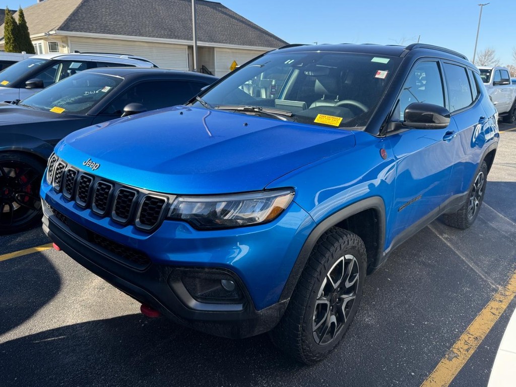 Jeep Compass Vehicle Full-screen Gallery Image 02