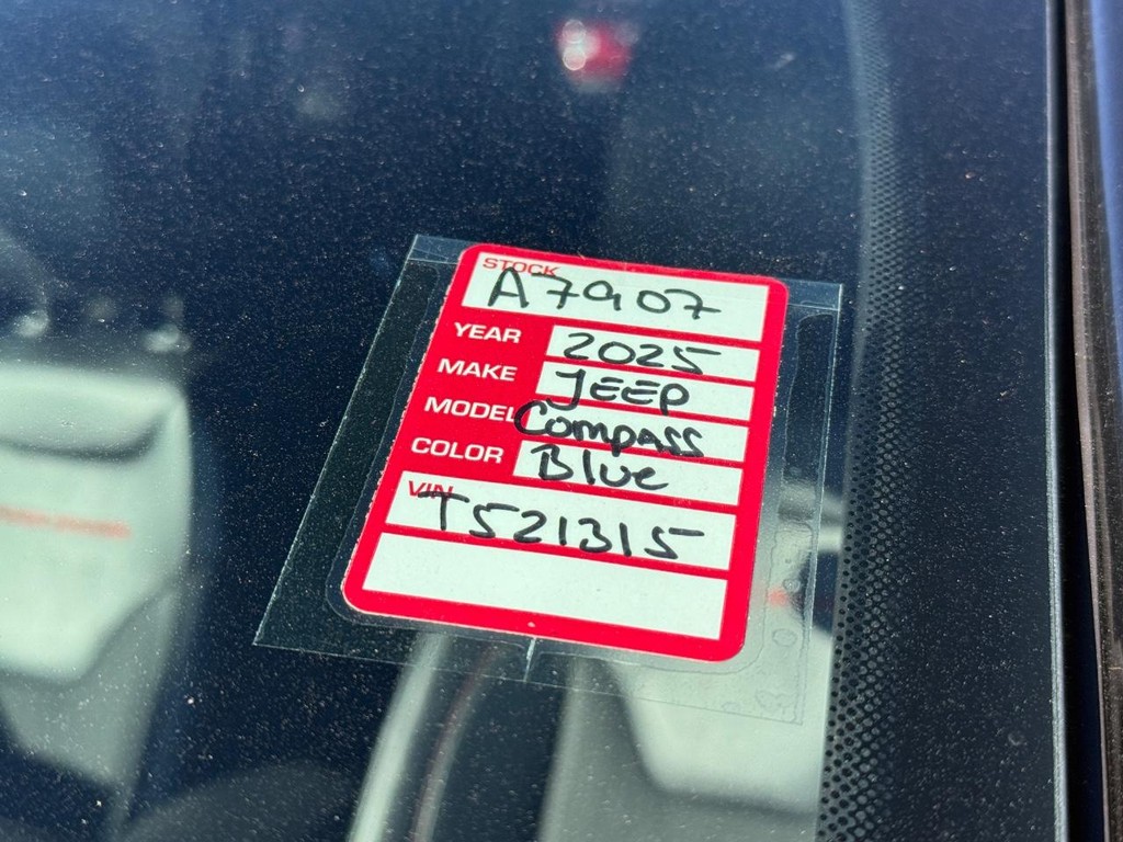 Jeep Compass Vehicle Full-screen Gallery Image 04