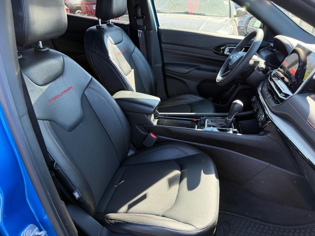Jeep Compass Vehicle Full-screen Gallery Image 06