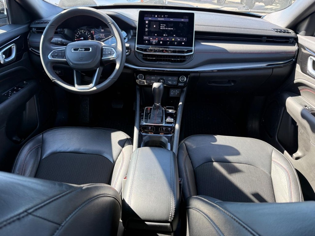 Jeep Compass Vehicle Full-screen Gallery Image 08
