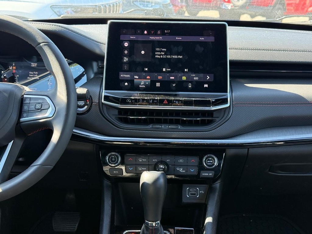 Jeep Compass Vehicle Full-screen Gallery Image 09