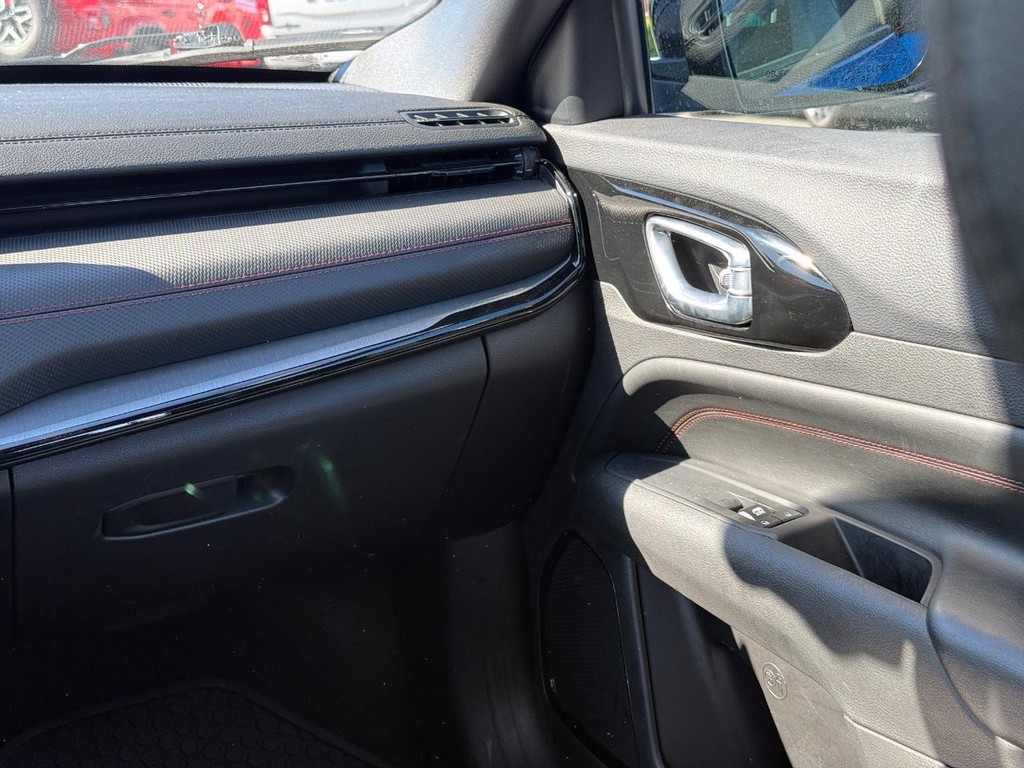 Jeep Compass Vehicle Full-screen Gallery Image 12