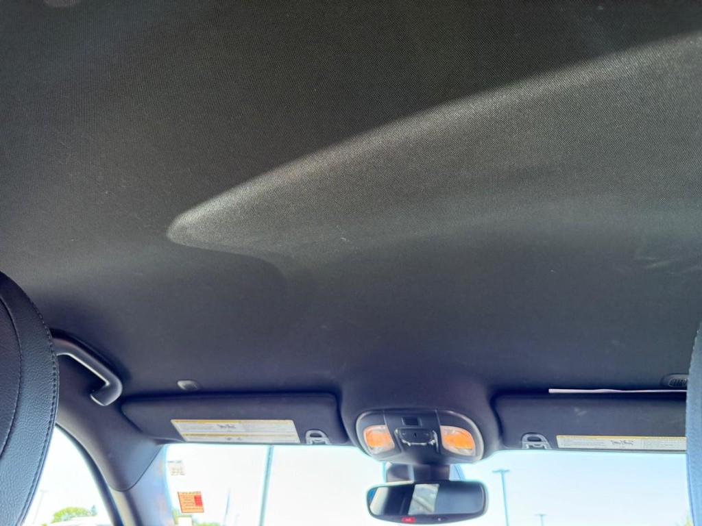 Jeep Compass Vehicle Full-screen Gallery Image 13