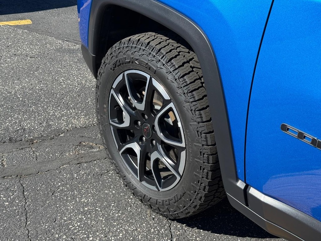 Jeep Compass Vehicle Full-screen Gallery Image 14