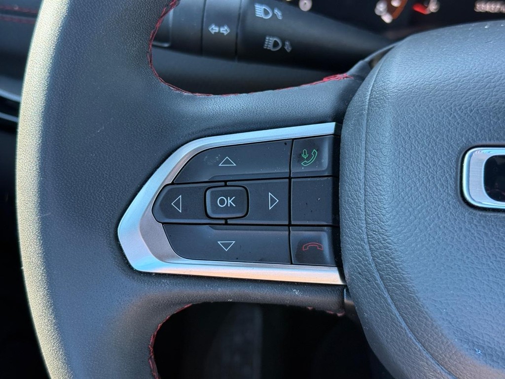Jeep Compass Vehicle Full-screen Gallery Image 15
