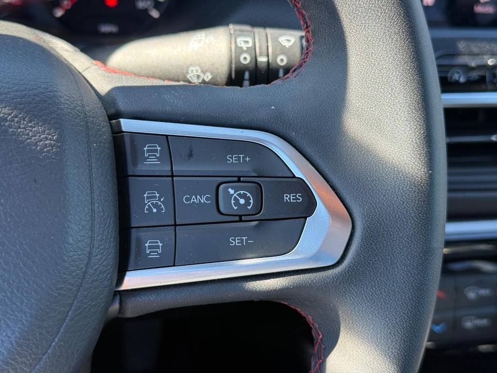 Jeep Compass Vehicle Full-screen Gallery Image 16