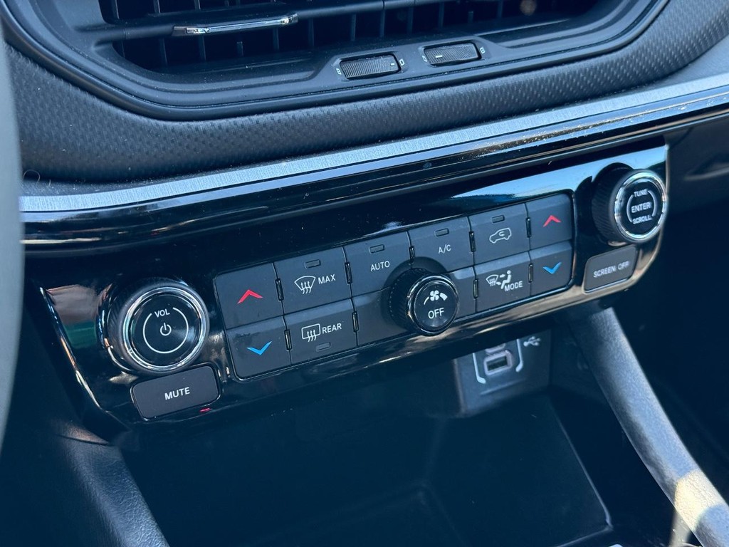 Jeep Compass Vehicle Full-screen Gallery Image 19