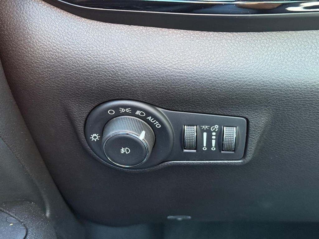 Jeep Compass Vehicle Full-screen Gallery Image 21