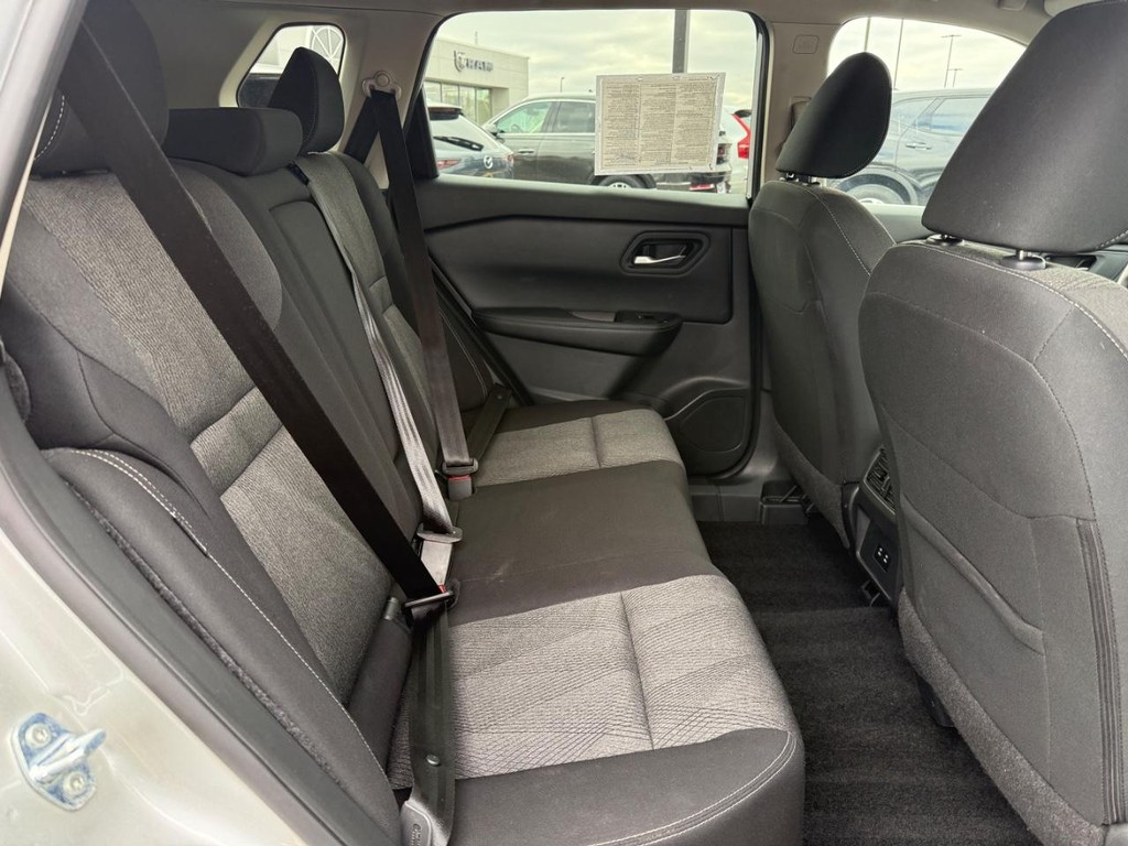 Nissan Rogue Vehicle Full-screen Gallery Image 07