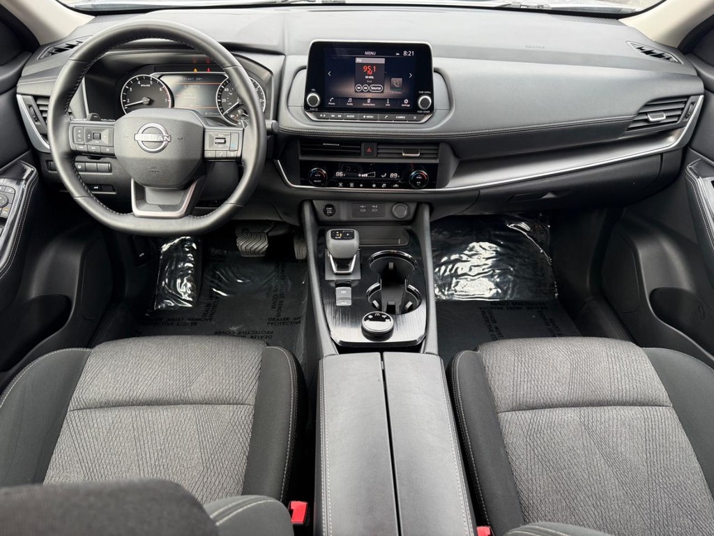 Nissan Rogue Vehicle Full-screen Gallery Image 08