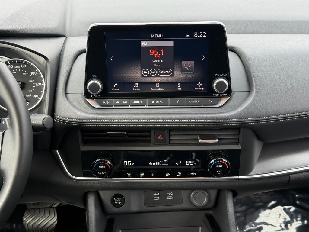 Nissan Rogue Vehicle Full-screen Gallery Image 09