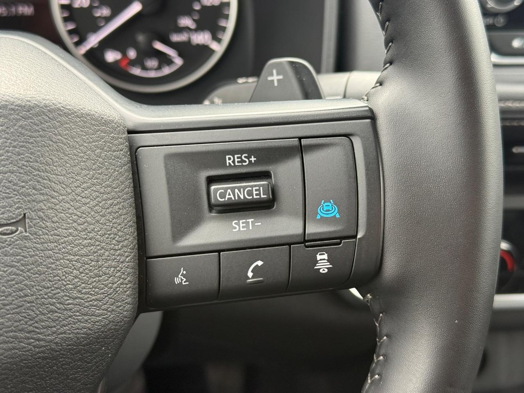 Nissan Rogue Vehicle Full-screen Gallery Image 15