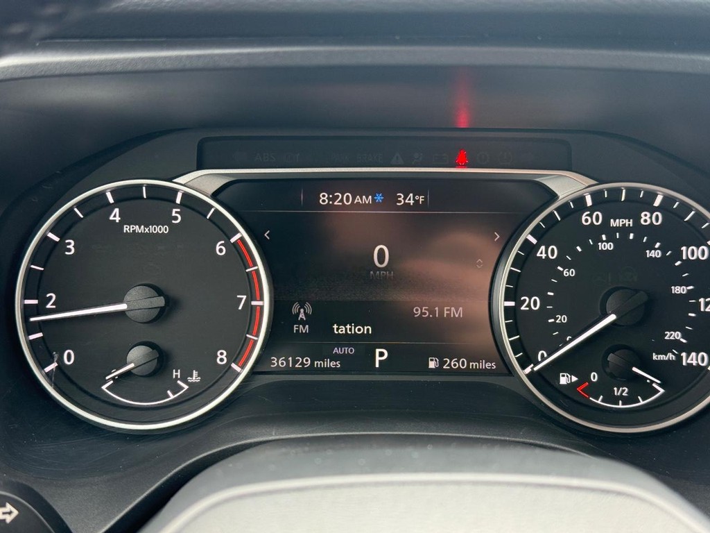Nissan Rogue Vehicle Full-screen Gallery Image 16