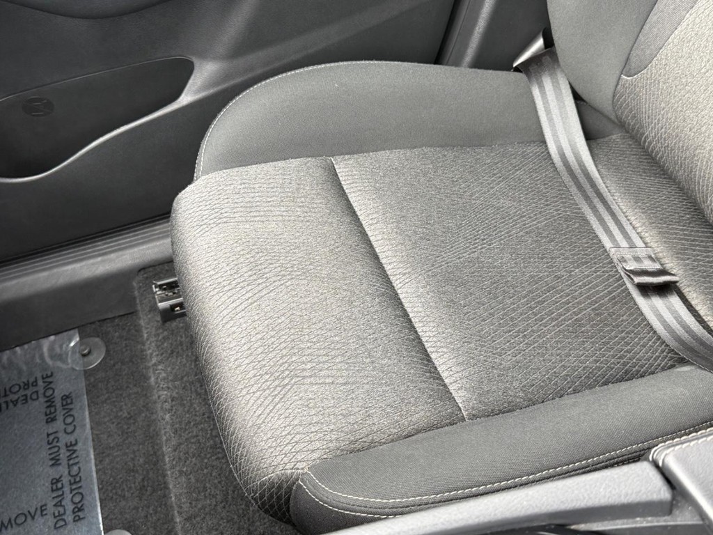 Nissan Rogue Vehicle Full-screen Gallery Image 20