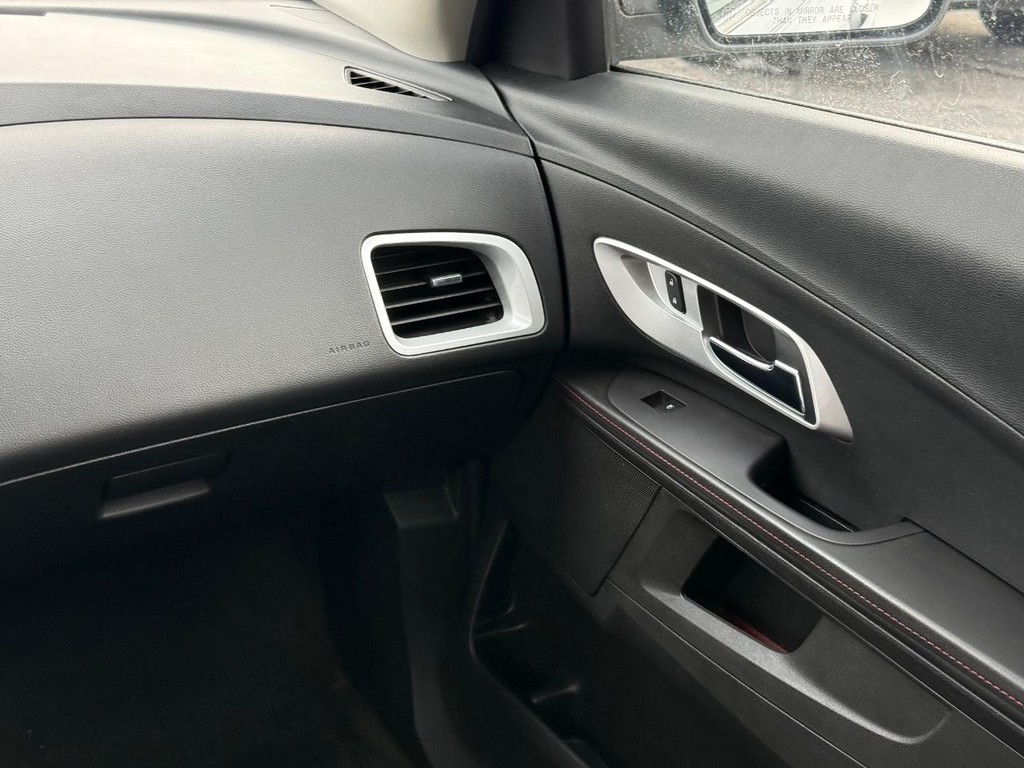 Chevrolet Equinox Vehicle Full-screen Gallery Image 12