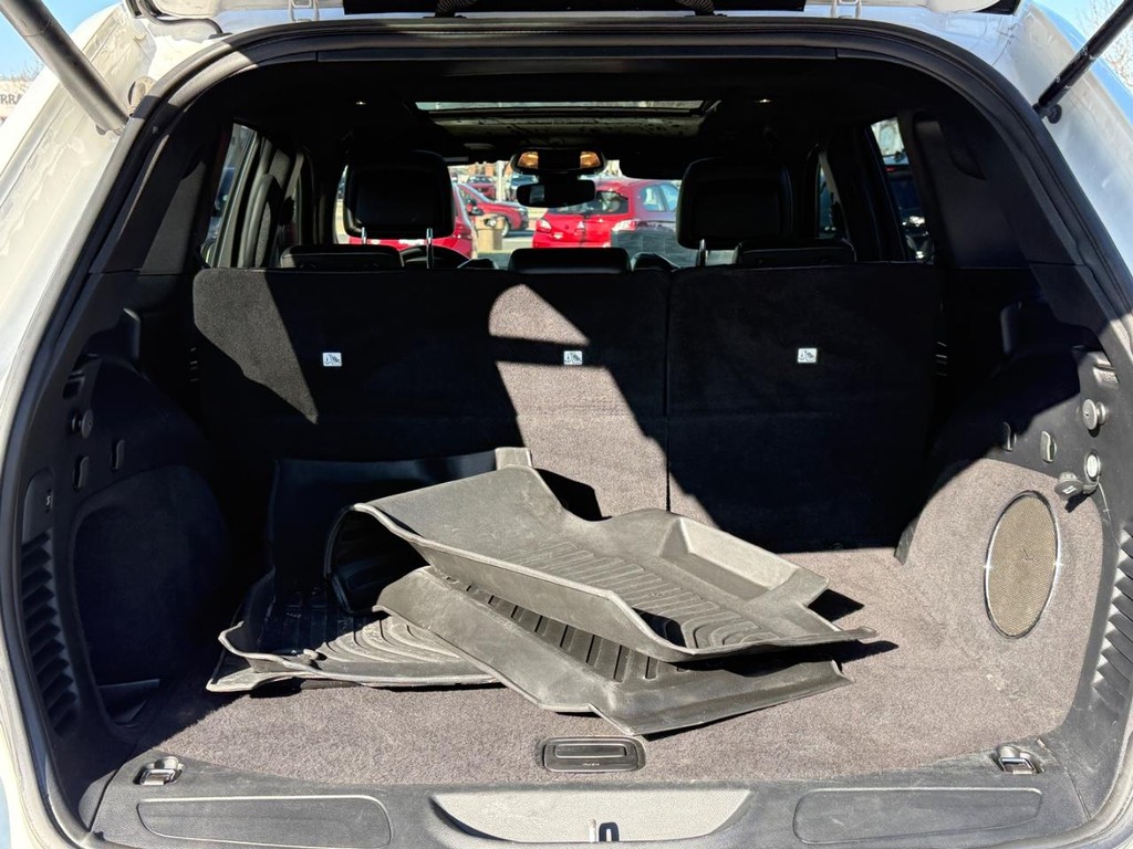 Jeep Grand Cherokee Vehicle Full-screen Gallery Image 05