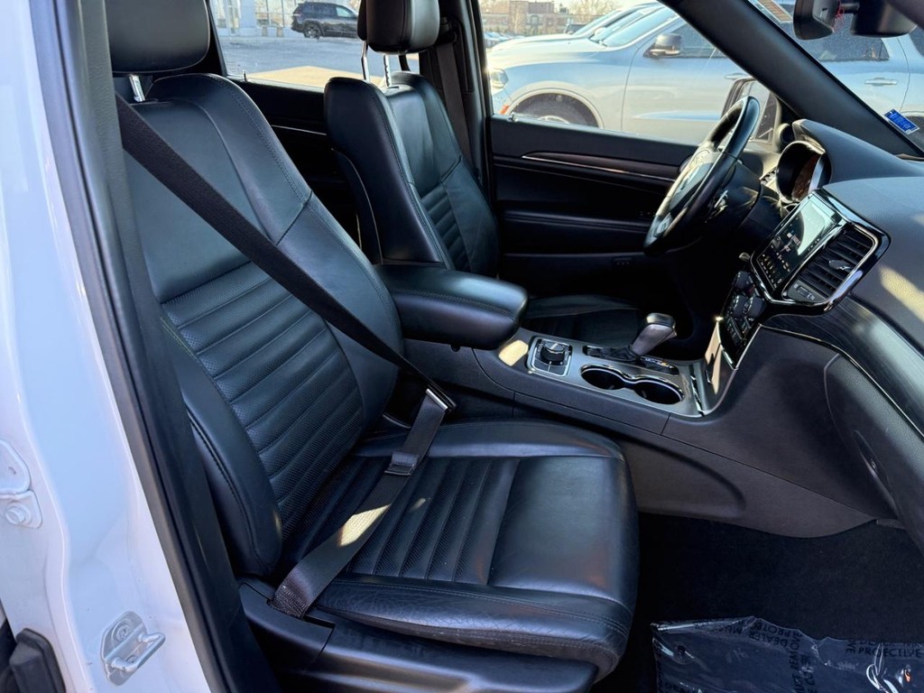 Jeep Grand Cherokee Vehicle Full-screen Gallery Image 06