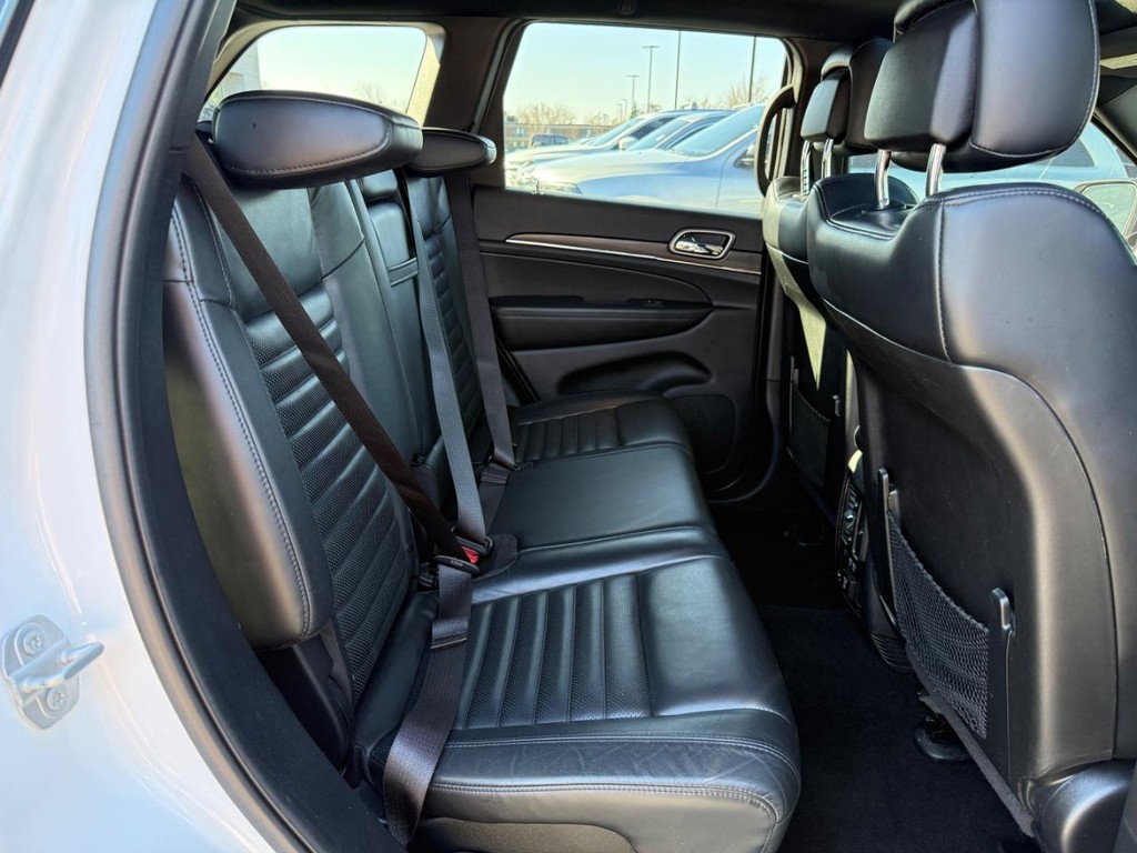 Jeep Grand Cherokee Vehicle Full-screen Gallery Image 07