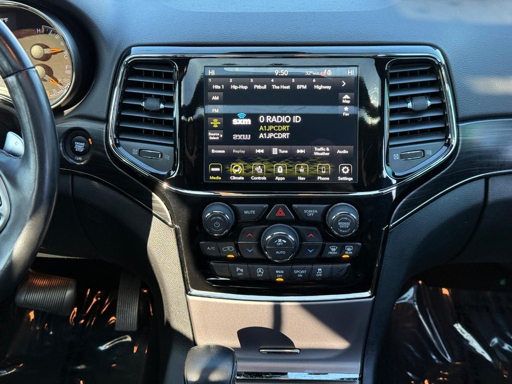 Jeep Grand Cherokee Vehicle Full-screen Gallery Image 09