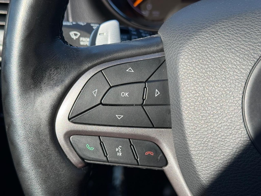 Jeep Grand Cherokee Vehicle Full-screen Gallery Image 15