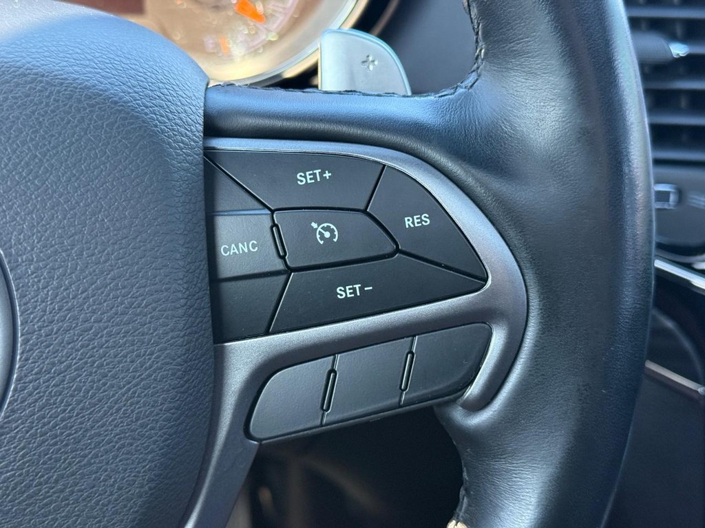 Jeep Grand Cherokee Vehicle Full-screen Gallery Image 16