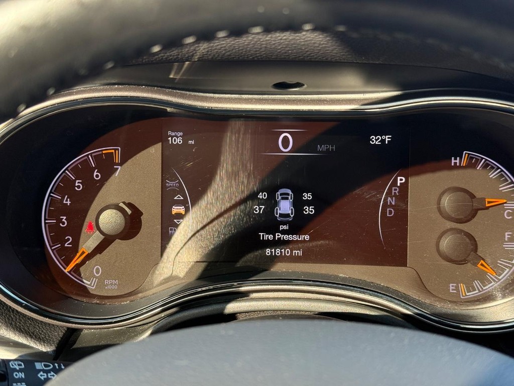 Jeep Grand Cherokee Vehicle Full-screen Gallery Image 17