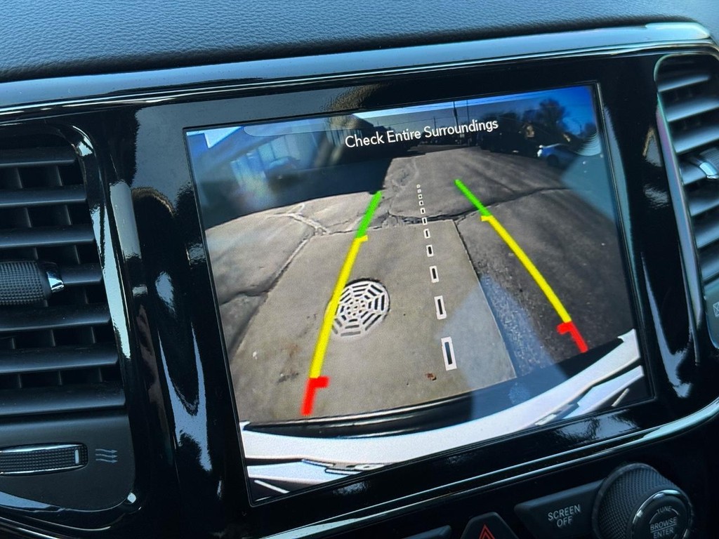 Jeep Grand Cherokee Vehicle Full-screen Gallery Image 18