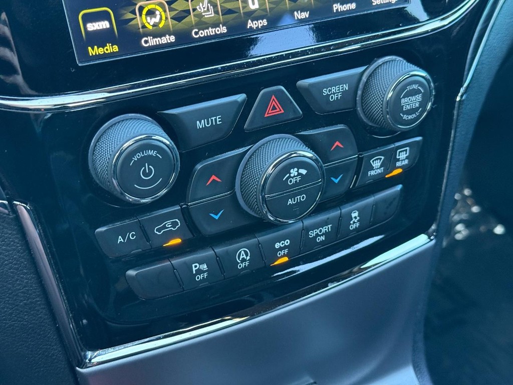 Jeep Grand Cherokee Vehicle Full-screen Gallery Image 19